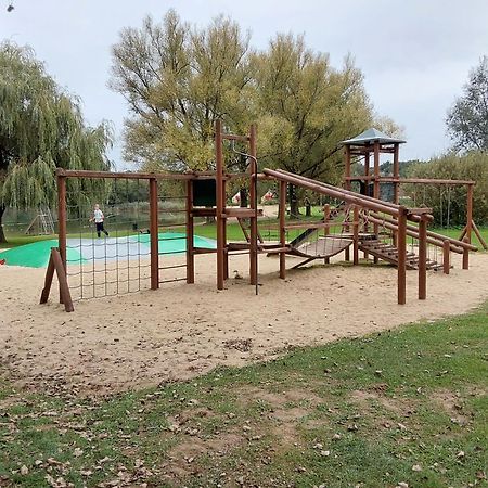 Ewijk Rumah Senang Wellness Met Hottub En Tuin מראה חיצוני תמונה