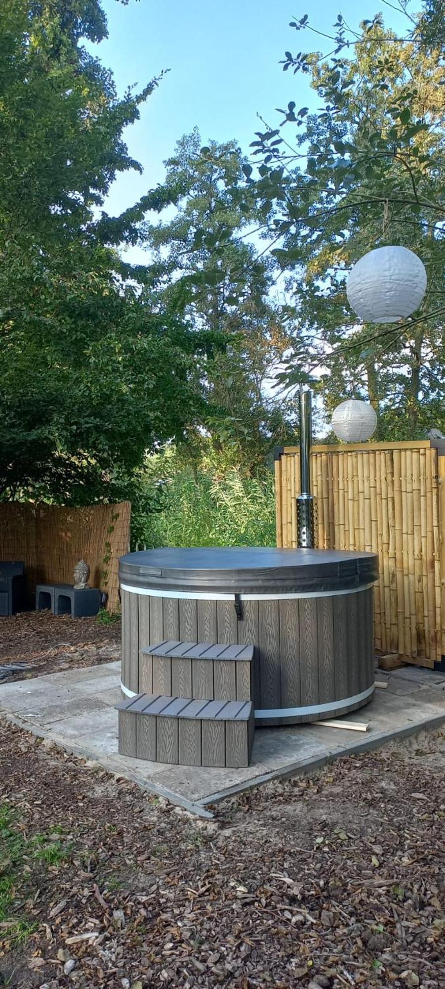 Ewijk Rumah Senang Wellness Met Hottub En Tuin מראה חיצוני תמונה