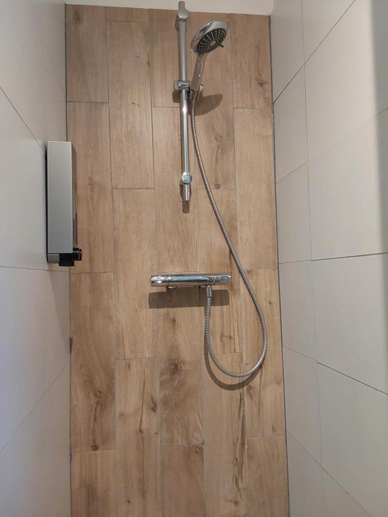 Ewijk Rumah Senang Wellness Met Hottub En Tuin מראה חיצוני תמונה